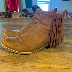 Sugar brand size 10 brown fringe booties.